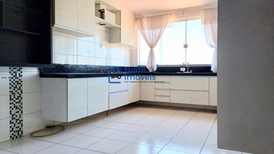Sobrado, 3 quartos, 264 m² - Foto 1