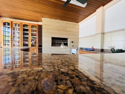 Casa, 3 quartos, 272 m² - Foto 1