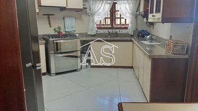 Casa, 4 quartos, 270 m² - Foto 1