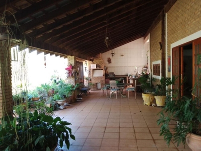 Casa, 3 quartos, 238 m² - Foto 1