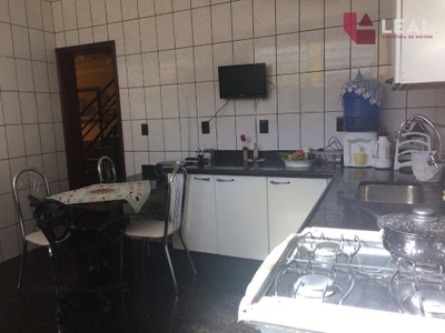 Casa, 3 quartos, 219 m² - Foto 3