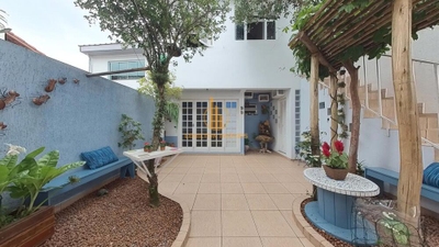 Casa, 3 quartos, 241 m² - Foto 1