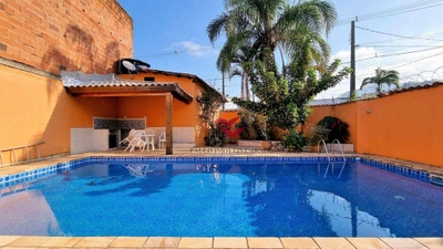 Casa, 8 quartos, 300 m² - Foto 1