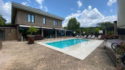 Casa, 6 quartos, 1637 m² - Foto 1