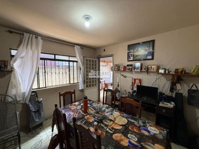 Casa, 4 quartos, 210 m² - Foto 1