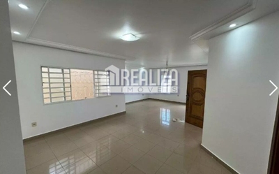 Casa, 4 quartos, 176 m² - Foto 1