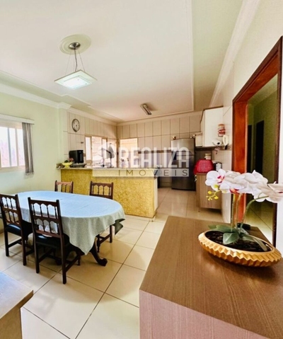 Casa, 5 quartos, 270 m² - Foto 1