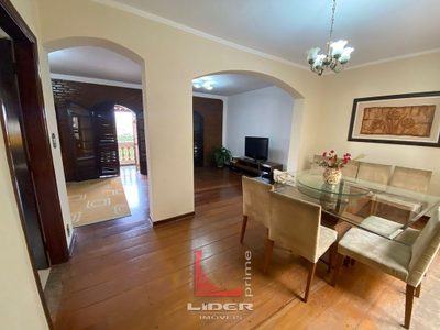 Casa, 3 quartos, 233 m² - Foto 1