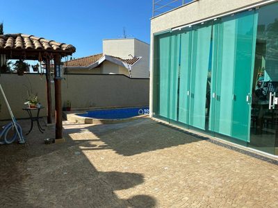 Casa, 3 quartos, 235 m² - Foto 1