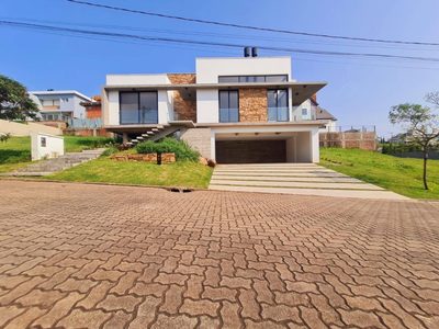 Chácara, 3 quartos, 264 m² - Foto 1