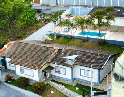 Casa, 4 quartos, 242 m² - Foto 1