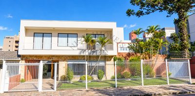 Casa, 6 quartos, 325 m² - Foto 1