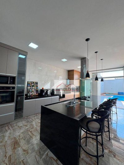 Casa, 4 quartos, 157 m² - Foto 1