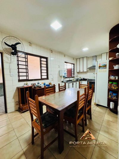 Casa, 3 quartos, 250 m² - Foto 3