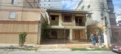 Casa, 4 quartos, 210 m² - Foto 1