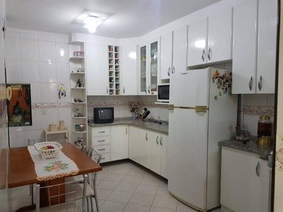 Casa, 3 quartos, 210 m² - Foto 1