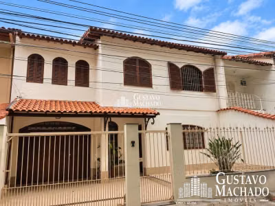 Casa, 4 quartos, 182 m² - Foto 1