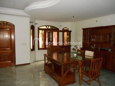 Casa, 5 quartos, 230 m² - Foto 1