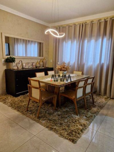Casa, 4 quartos, 220 m² - Foto 1