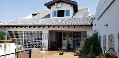 Casa, 3 quartos, 215 m² - Foto 1