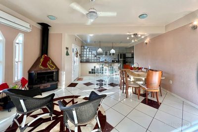 Casa, 3 quartos, 241 m² - Foto 1