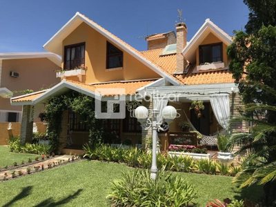 Casa, 4 quartos, 243 m² - Foto 1