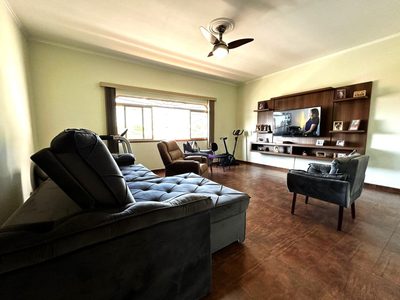 Casa, 3 quartos, 266 m² - Foto 1