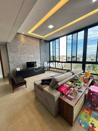 Casa, 3 quartos, 248 m² - Foto 3