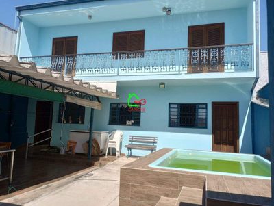 Casa, 3 quartos, 245 m² - Foto 1