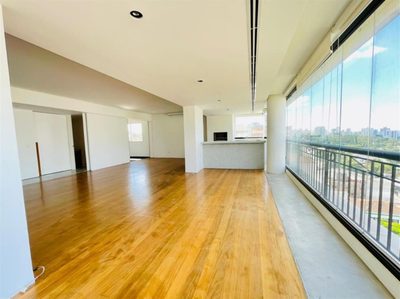 Apartamento, 3 quartos, 215 m² - Foto 1