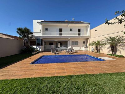 Sobrado, 3 quartos, 228 m² - Foto 1