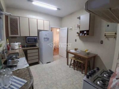 Apartamento, 3 quartos, 216 m² - Foto 1
