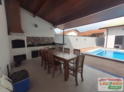 Casa, 3 quartos, 251 m² - Foto 1