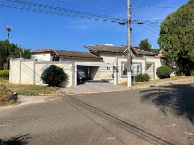 Casa, 3 quartos, 219 m² - Foto 1