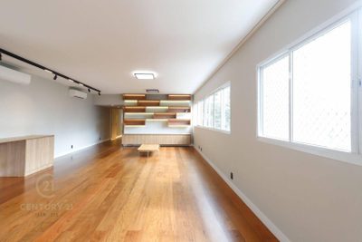 Apartamento, 3 quartos, 220 m² - Foto 1