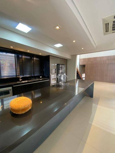 Sobrado, 3 quartos, 358 m² - Foto 1