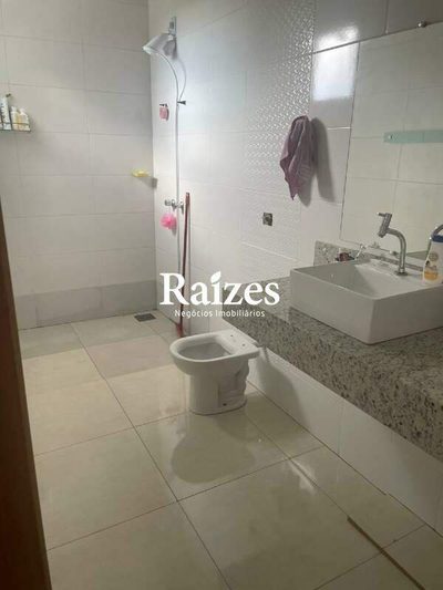 Casa, 4 quartos, 233 m² - Foto 2