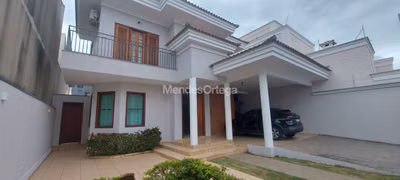 Casa, 3 quartos, 217 m² - Foto 1