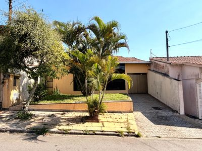 Casa, 4 quartos, 255 m² - Foto 1
