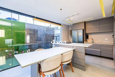 Sobrado, 3 quartos, 180 m² - Foto 1