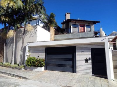 Casa, 3 quartos, 311 m² - Foto 1