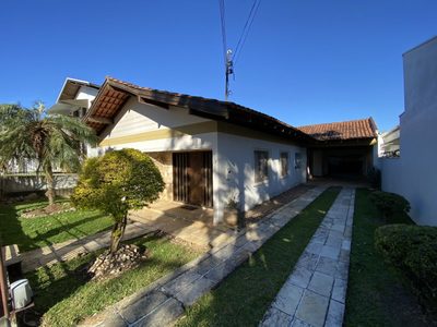 Casa, 3 quartos, 218 m² - Foto 1