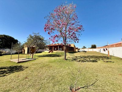 Chácara, 3 quartos, 1642 m² - Foto 1