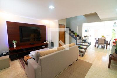 Casa, 7 quartos, 200 m² - Foto 1