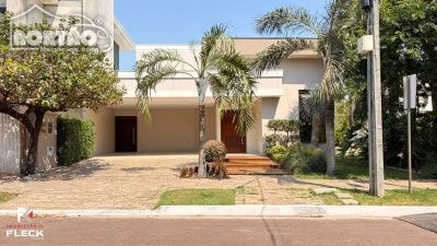 Casa, 4 quartos, 214 m² - Foto 1