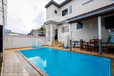 Casa, 4 quartos, 224 m² - Foto 1