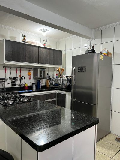 Casa, 5 quartos, 215 m² - Foto 1