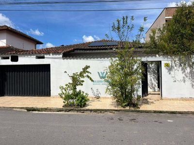 Casa, 6 quartos, 238 m² - Foto 1