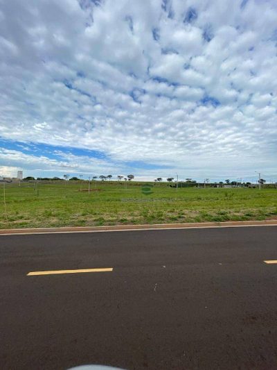 Loteamento e Condomínio, 300 m² - Foto 1
