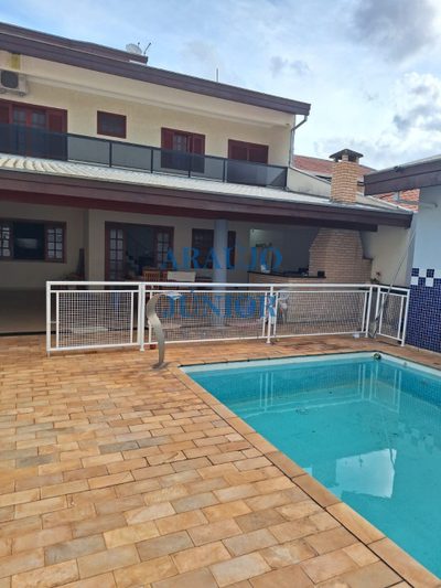 Casa, 3 quartos, 250 m² - Foto 1